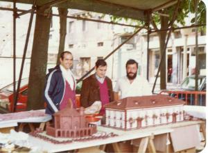 1981 Aparicio, Pascual / dos maquetas de chocolate