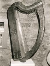 1986 Exposición sobre Instrumentos musicales tradicionales del País Vasco (Arpa)