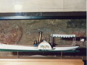 1987 Maqueta embarcación fluvial pasajeros Urumea Exposición Modelismo y Artesanía Naval